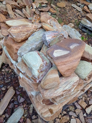 Златолит жёлтый, жёлто-зелёный глыбки и валуны для ланшафтного дизайна купить в Ревде