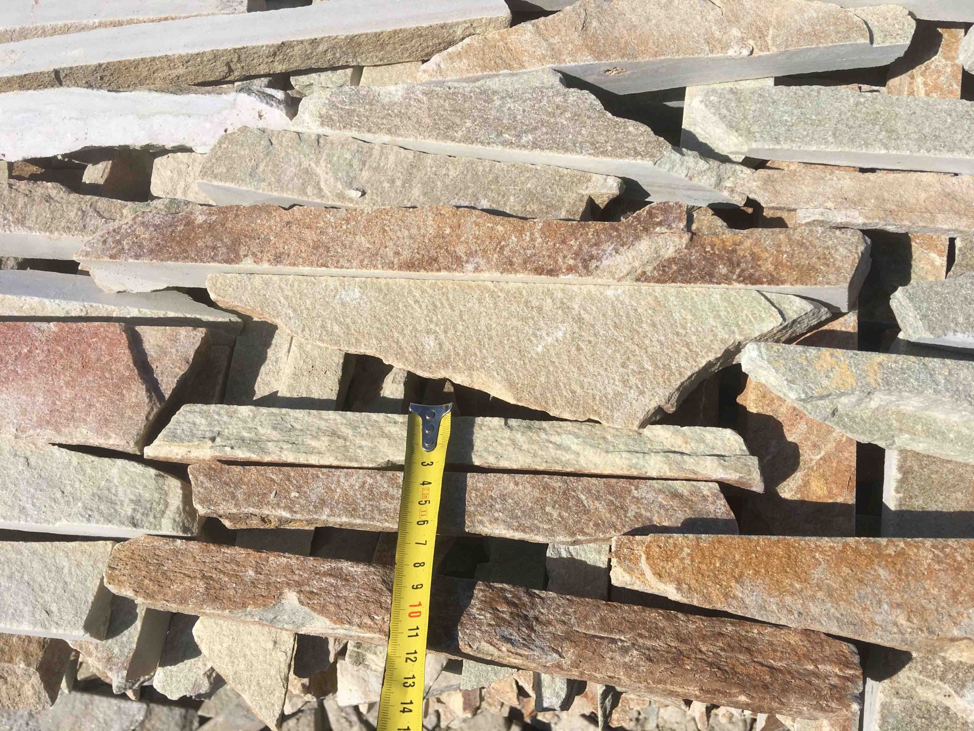 Горбушка златолит золотистый для облицовки купить в Ревде