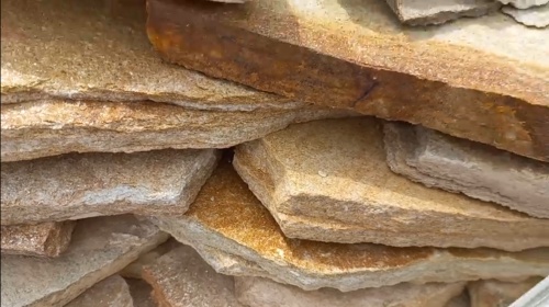 Плитняк златолит жёлтый золотистый для отмостки купить в Ревде