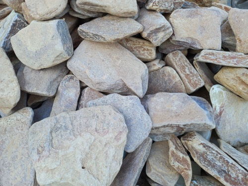 Златолит жёлтый, жёлто-зелёный глыбки и валуны для ланшафтного дизайна купить в Ревде