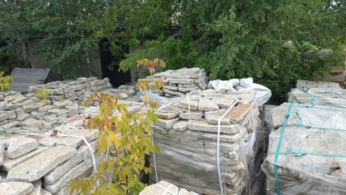 Плитняк галтованный гранитный для ландшафтного дизайна купить в Ревде