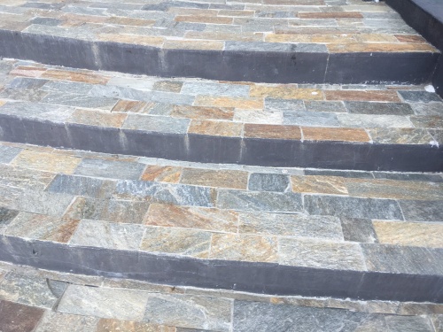 Плитка из Златолита Уральского для лестницы купить в Ревде