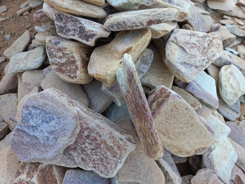 Златолит жёлтый, жёлто-зелёный глыбки и валуны для ланшафтного дизайна купить в Ревде