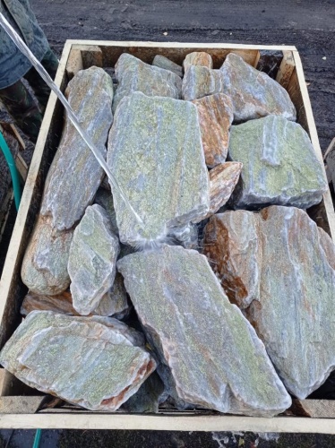 Златолит жёлтый, жёлто-зелёный глыбки и валуны для ланшафтного дизайна купить в Ревде