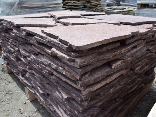 Плитняк лемезит бордовый для облицовки цоколя 20-25 мм  купить в Ревде