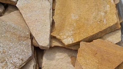 Плитняк златолит жёлтый для цоколя купить в Ревде