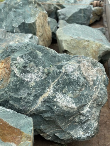 Камни для ландшафтного дизайна зелёные 10-60 килограмм купить в Ревде