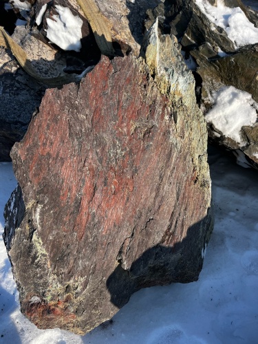 Ландшафтные глыбы красно-фиолетовые 200-1000 килограмм купить в Ревде