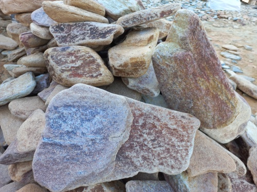 Златолит жёлтый, жёлто-зелёный глыбки и валуны для ланшафтного дизайна купить в Ревде