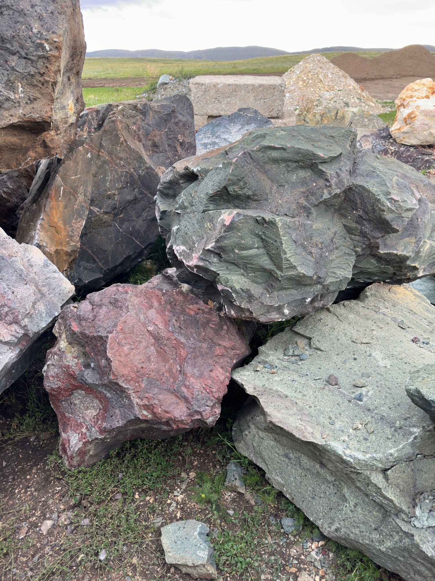 Камни для ландшафтного дизайна зелёные 10-60 килограмм купить в Ревде