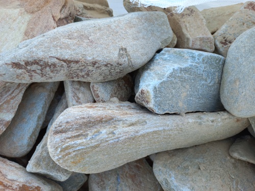 Златолит жёлтый, жёлто-зелёный глыбки и валуны для ланшафтного дизайна купить в Ревде