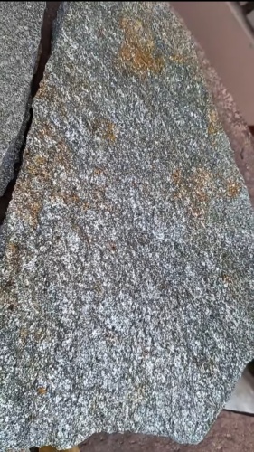 Плитняк златолит серебристый для цоколя, отмостки купить в Ревде