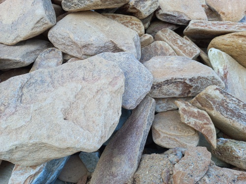 Златолит жёлтый, жёлто-зелёный глыбки и валуны для ланшафтного дизайна купить в Ревде