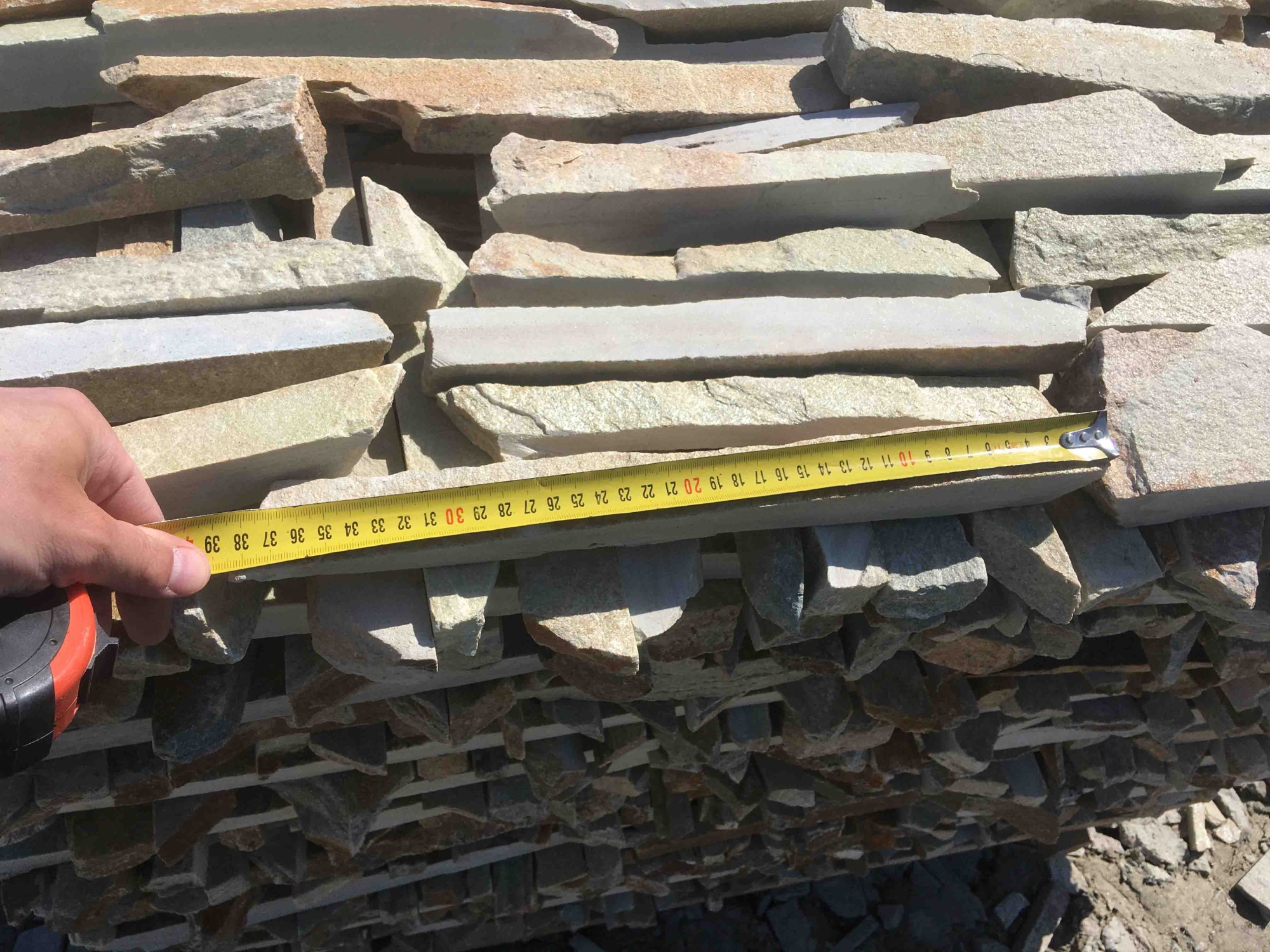 Горбушка златолит золотистый для облицовки купить в Ревде