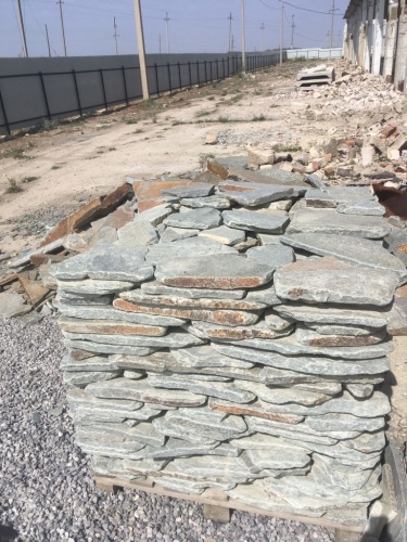 Златолит серебристый галтованный для лестниц купить в Ревде