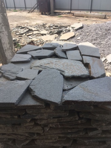 Златолит серебристый галтованный для лестниц купить в Ревде